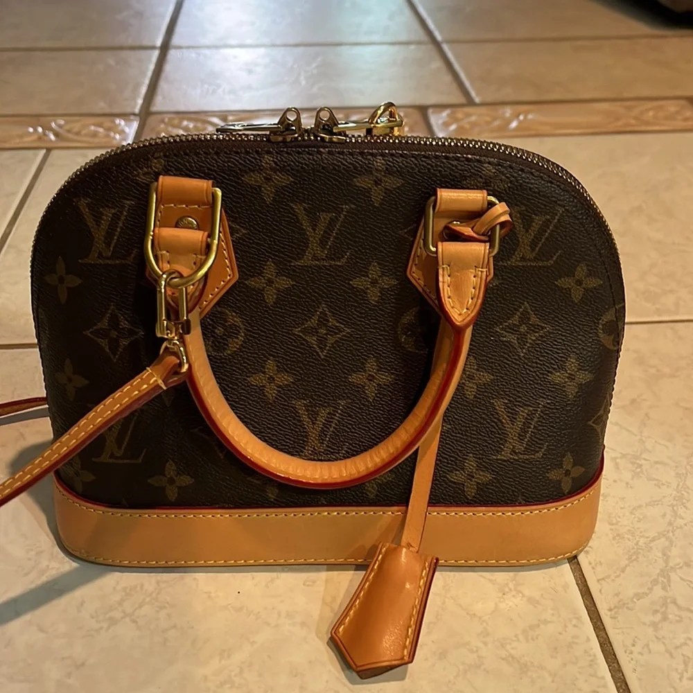 Louis Vuitton monogram alma BB w/ strap - Picture 2 of 7